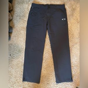 Oakley golf pants, black 36x32 EUC